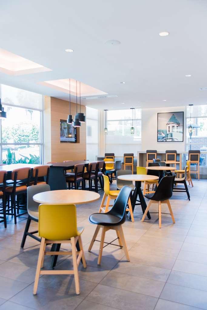 Hyatt House Irvine/John Wayne Airport Hotel Restaurant photo