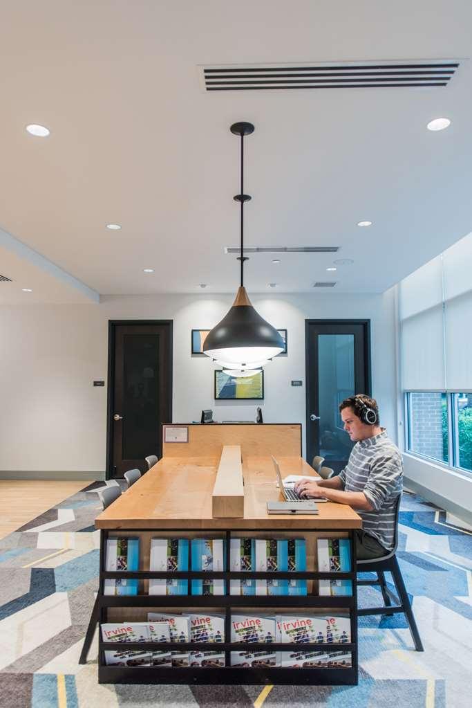 Hyatt House Irvine/John Wayne Airport Hotel Interior photo